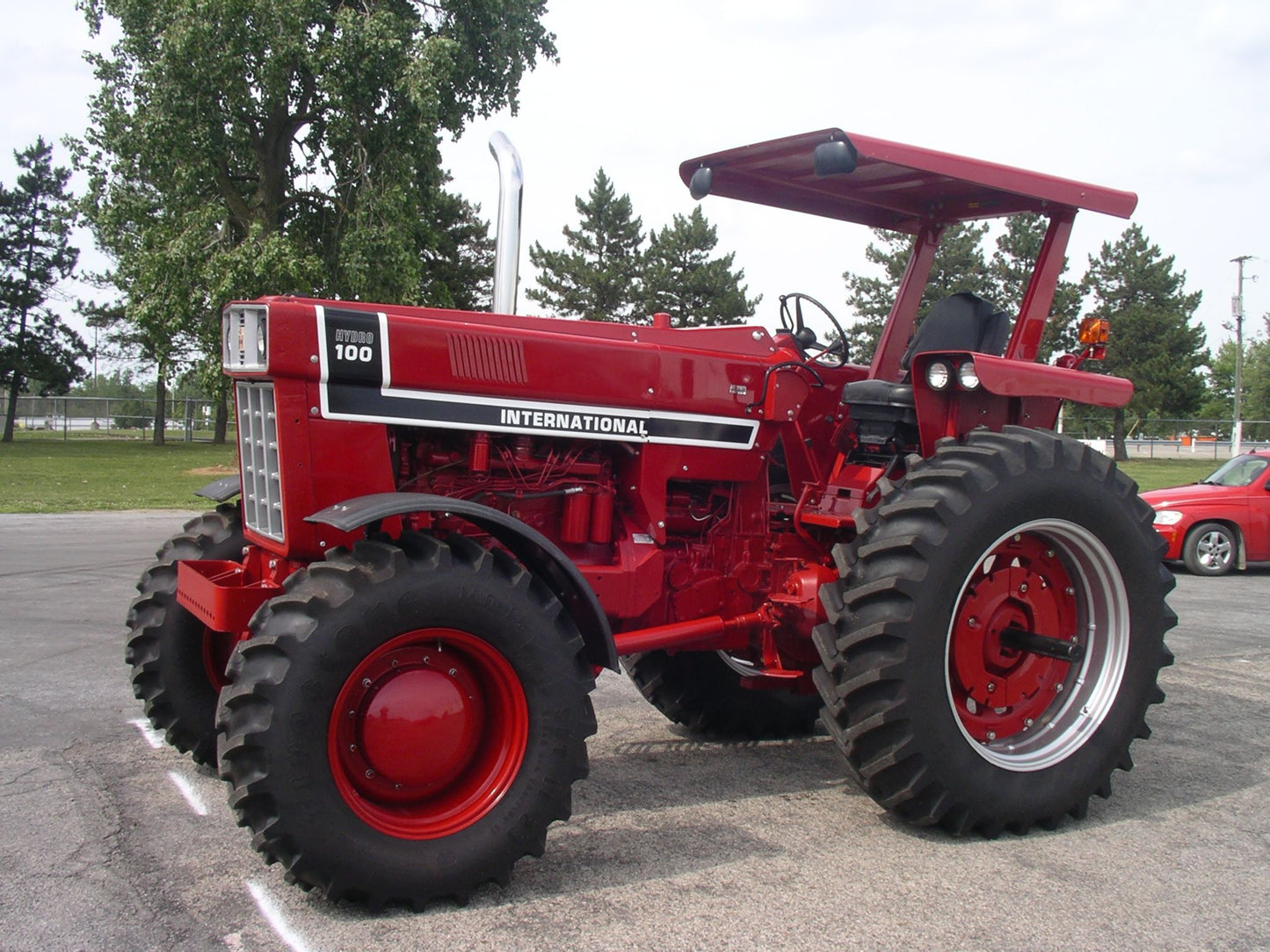 Fall IH Hydro 100 Tractor Officer Operator's Manual