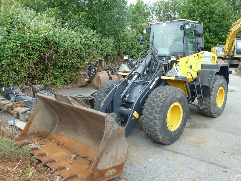 Komatsu WA200-5 WA200PT-5 Wheel Loader Official Workshop Service Repair Technical Manual