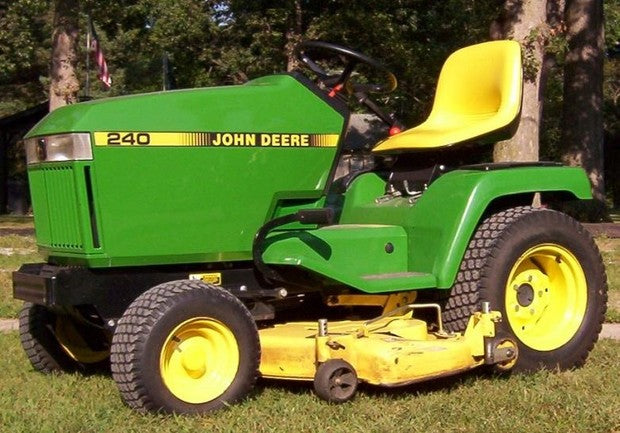 John Deere 240 245 260 265 285 و 320 جرارات في الحديقة والحديقة