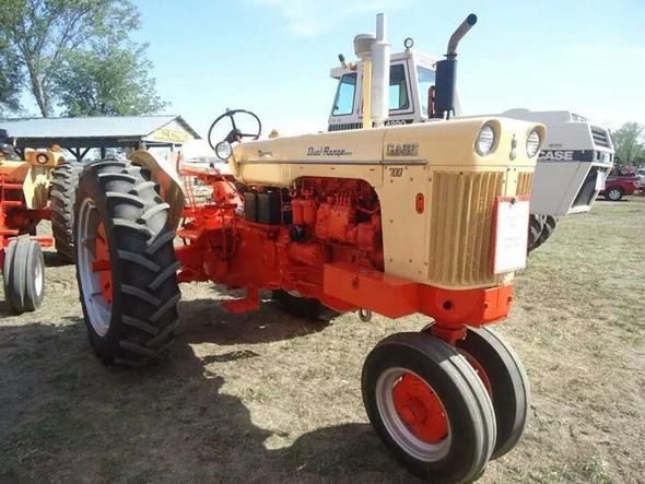 Case IH 700B Serie Diesel Dual Range Wheel Tractors Official Operator's Manual