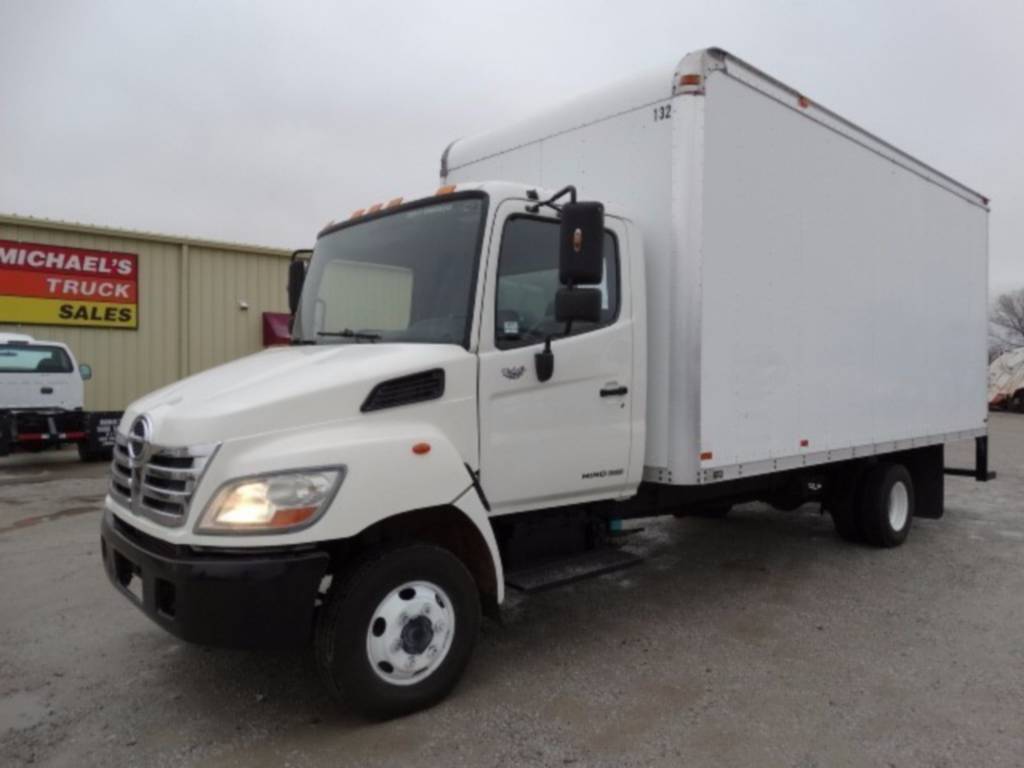 HINO 2008 145 165 185 238 258 268 338 Modèles de châssis de camion de la série Officiel Body Builder Livre