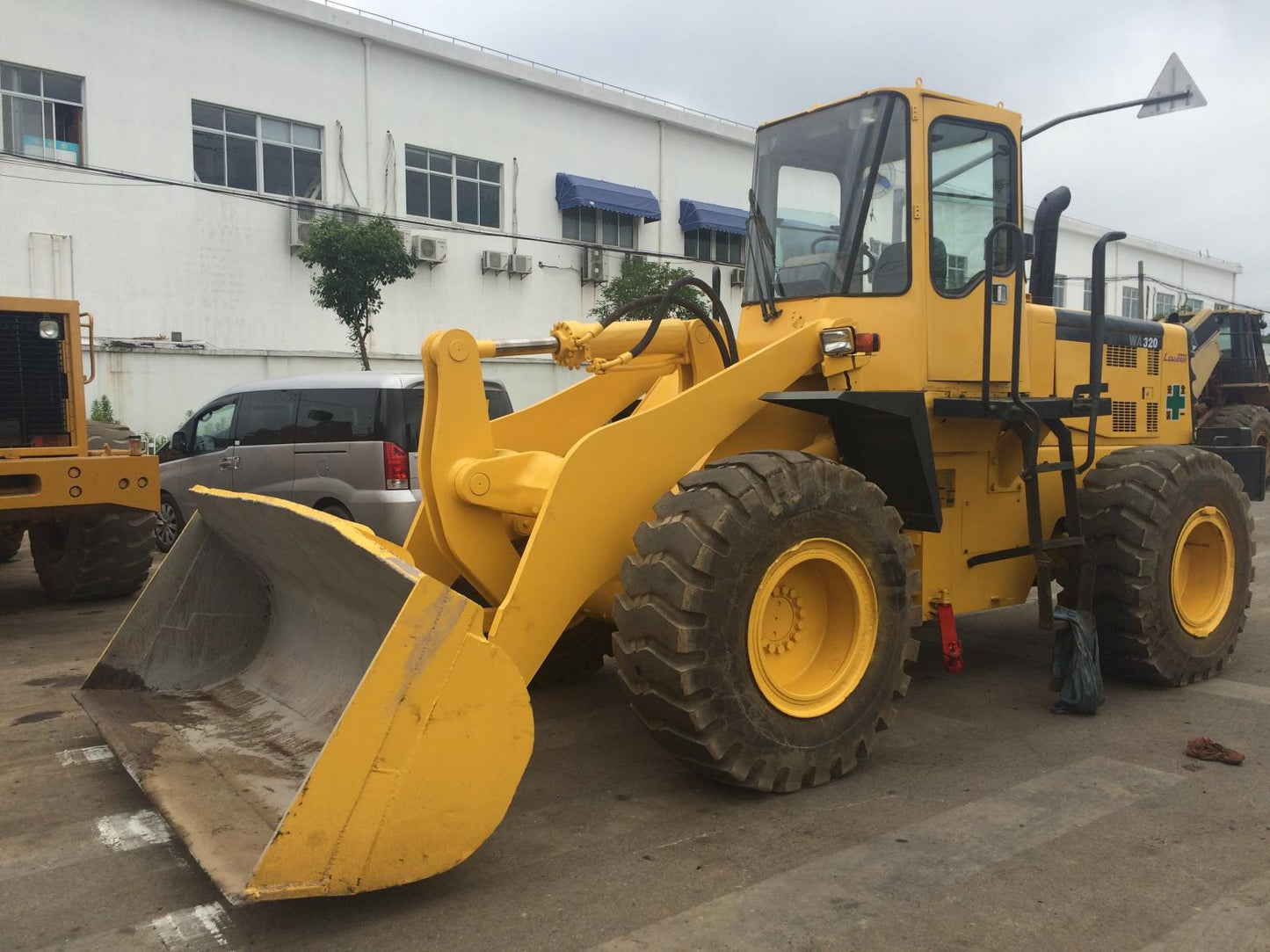 KOMATSU AVANCE WA320-3 جرافة ذات عجلات