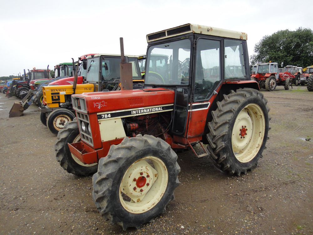 Case IH International 784 & Hydro 84 Tractors Officiële operatorhandleiding