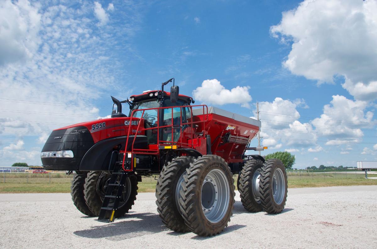 CASE IH TRIDEL 5550 مع البخاخ أو مجموعة التجمع الجاف