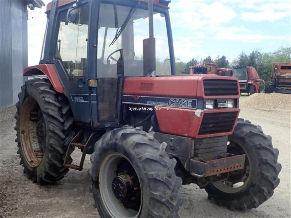 Case IH 685 جرار دليل المشغل الرسمي