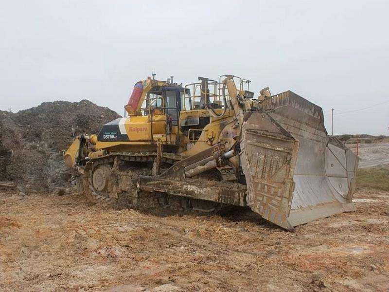 Komatsu d575 - 2 manuel officiel d'instructions pour l'assemblage sur le terrain du super bulldozer