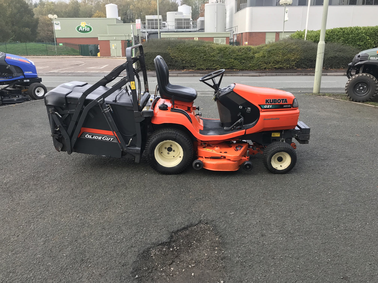 Kubota G21LD G21HD Ride On Mower Official Workshop Service Repair Manual