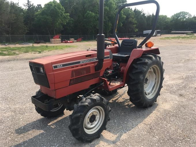 Case IH 244 & 254 Tractors Official Operator's Manual