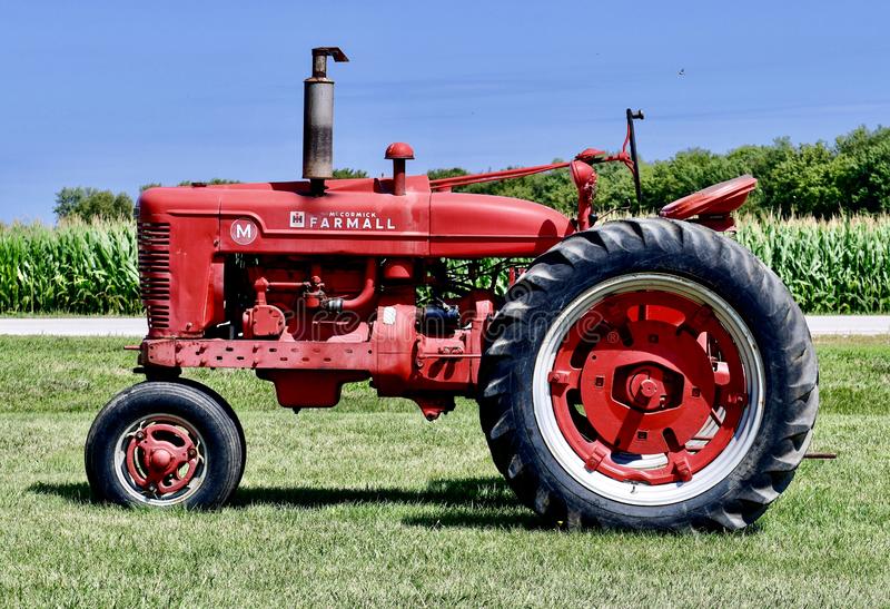 Case IH M MV Tractors Official Operator's Manual